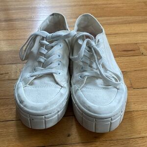 White tennis shoes